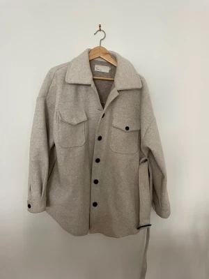 Populär jacka från Nelly - Poppis jacka från Nelly i fina skick