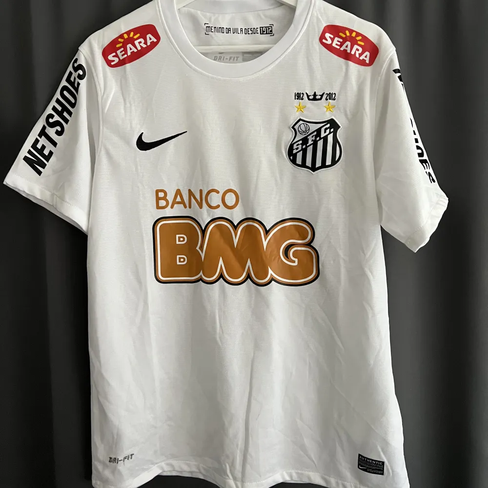 Santos Neymar fotbollströja (replika) size M använd 1 gång . T-shirts.