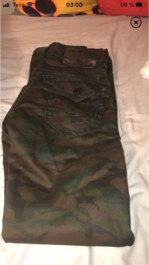 Camo trueys super t - Typ som nya men klippt vid fötterna så de sitter bättre vid fötterna/// size 28 men sitter som 30