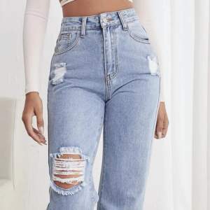Ett par wide jeans,oanvända o super snygga. Bra kvalitet o skönt material. Orginalpiset är 259 men säljs för 190🫶🏻