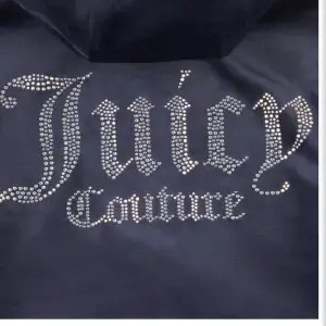 Jättesöt o cool juicy couture kofta🤩 Nypris 995kr mitt pris 499kr💗💕 Aaas fin och i nyskick😍💗💕