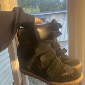 Intressekoll isabell marant skor - Strorlek 41 men passar mig som har 39 då dom är små i storlek, nya i skicket 