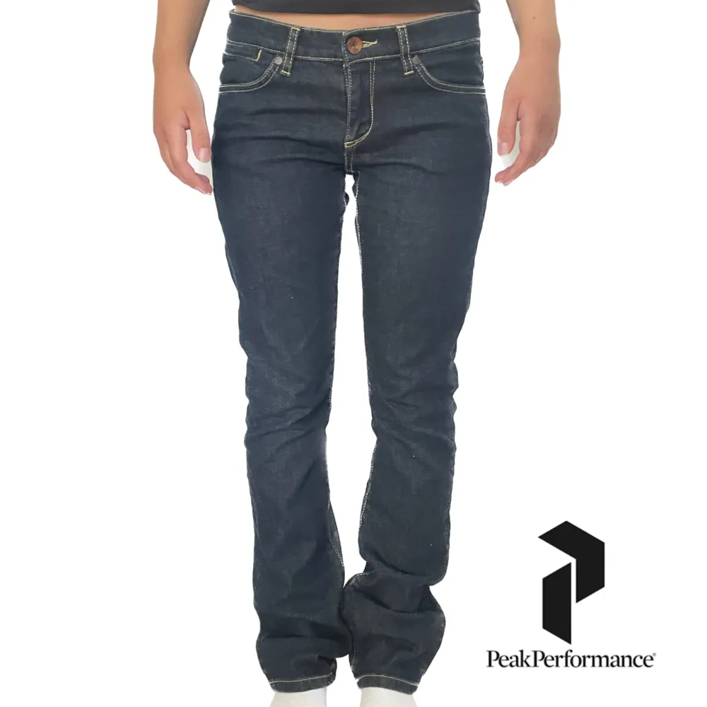 Lågmidjade jeans från peak performance i fint skick🔷. Jeans & Byxor.