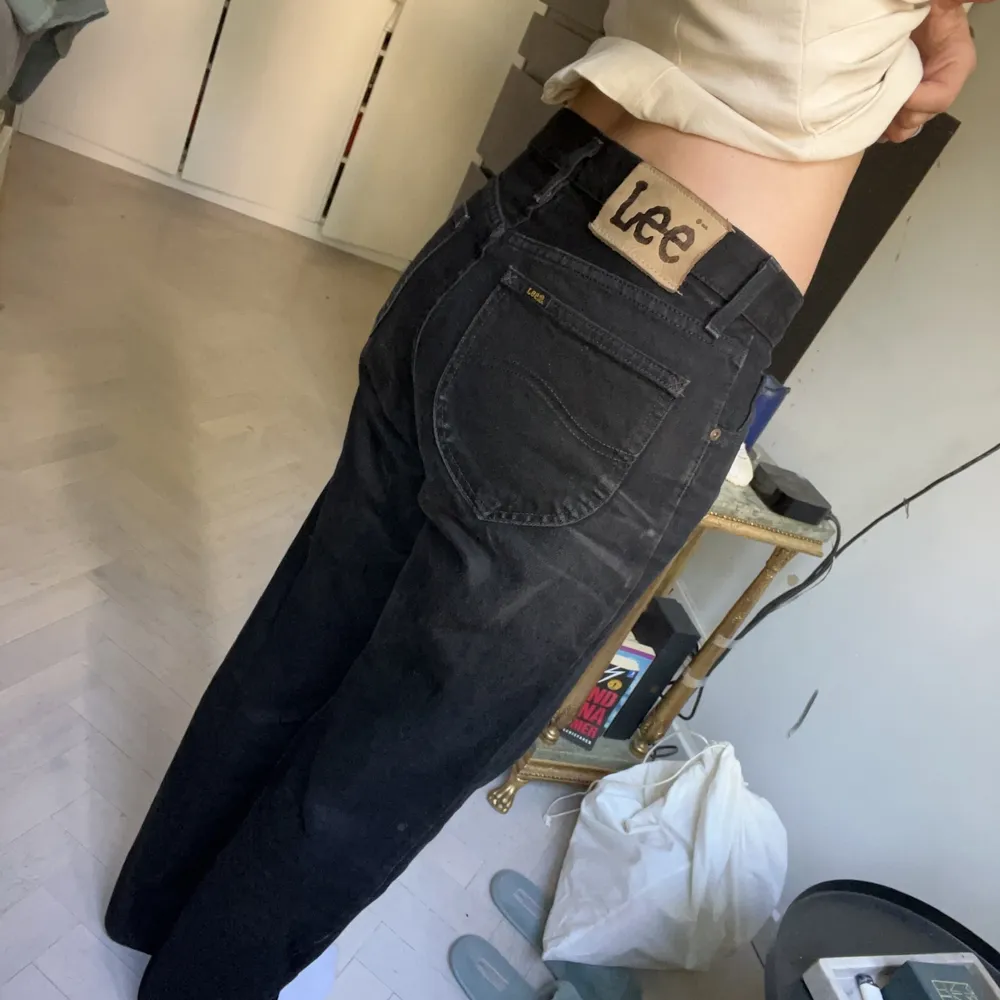 Straight jeans från Lee storlek 36. Köpare står för eventuella fraktkostnader 🩵 Jag är 170cm lång.. Jeans & Byxor.