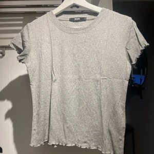 T-shirt  - T-shirt från bikbok använd 1 gång