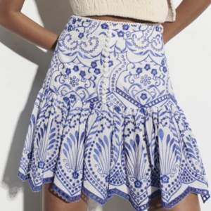 Säljer denna populära slutsålda zara kjol 