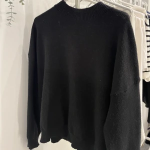 Stickad tröja  - Fin stickad tröja som nästan aldrig kommer till användning💗