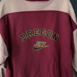 Vintage nike hoodie - Cool unik vintage nike hoodie i storlek L. Men passar s och m oversized