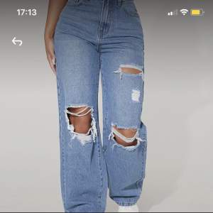 Jeans från SHEIN, inte används bara testade. Storlek S men passar ej, skulle passa M eller L 