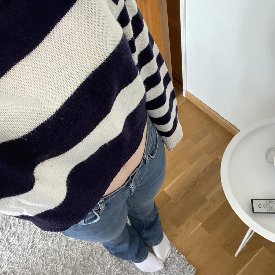 Randig stickad ”magtröja”