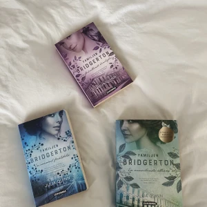 Bridgeton böcker  - Alla de tre första bridgeton böckerna. 1an och 2an är lästa och ryggen är alltså knäckt på dem men 3an är helt ny. 30 styck och alla 3 för 80!