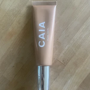 Caia highlighter  - Super populär Caia highlighter. Andvänd en gång. Ny pris 300kr, säljer för 150kr.