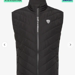 Ea7 väst - säljer nu min helt nya ea7 väst! köpte den men ångra de o har slängt retursedel, så skriv för mer bilder om du e intresserad🤍 