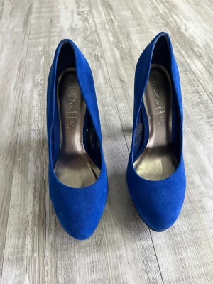 Pumps - Pumps från Duffy använd bara en gång. Normala i storlek och är i mycket bra skick. Högkackan är 12 cm.