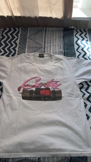 Cortiez T-shirt  - Säljer min T-shirt då den är liten på mig haft den i 2 månader bara. Hör av dig vid intresse elr frågor. Köp med Jordan 1 så får du båda för 1600kr