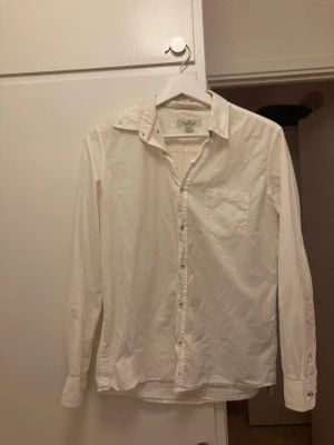 Massimo dutti - Tja säljer min Massimo dutti skjorta i storlek 158-166 13-14 år  kond 8/10 lite skrynklig