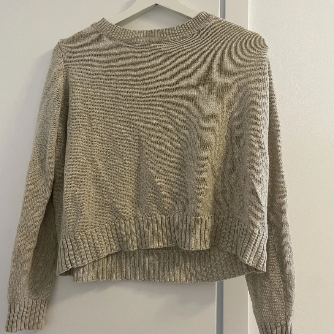 Beige långärmad tröja  - 90