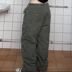 Carhartt jeans - Carhartt jeans i bra skick🐼 skriv för fler bilder eller frågor🥰