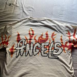 Palm angels T-shirt, knappt använd. Oversize M. Priset kan diskuteras 