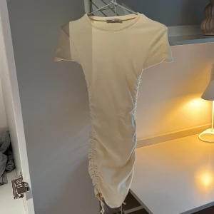 Fin gul klänning - Så fin gul klänning. Perfekt till firanden eller sommaren💕