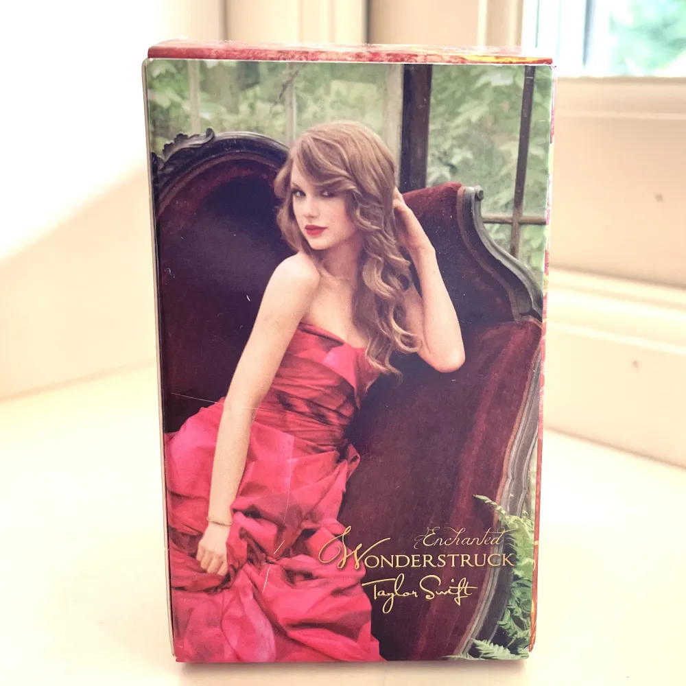 Taylor Swift Wonderstruck Enchanted EdP 30 ml.  Endast testad en gång. Nypris ca 295kr. Övrigt.