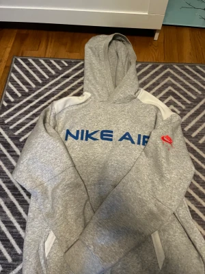 Nike air hoodie - Nike air hoodie Skick 9/10 Storlek L