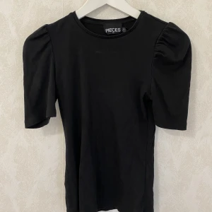 Veromoda topp - Topp med puffärmar, jätte fin och gullig💗