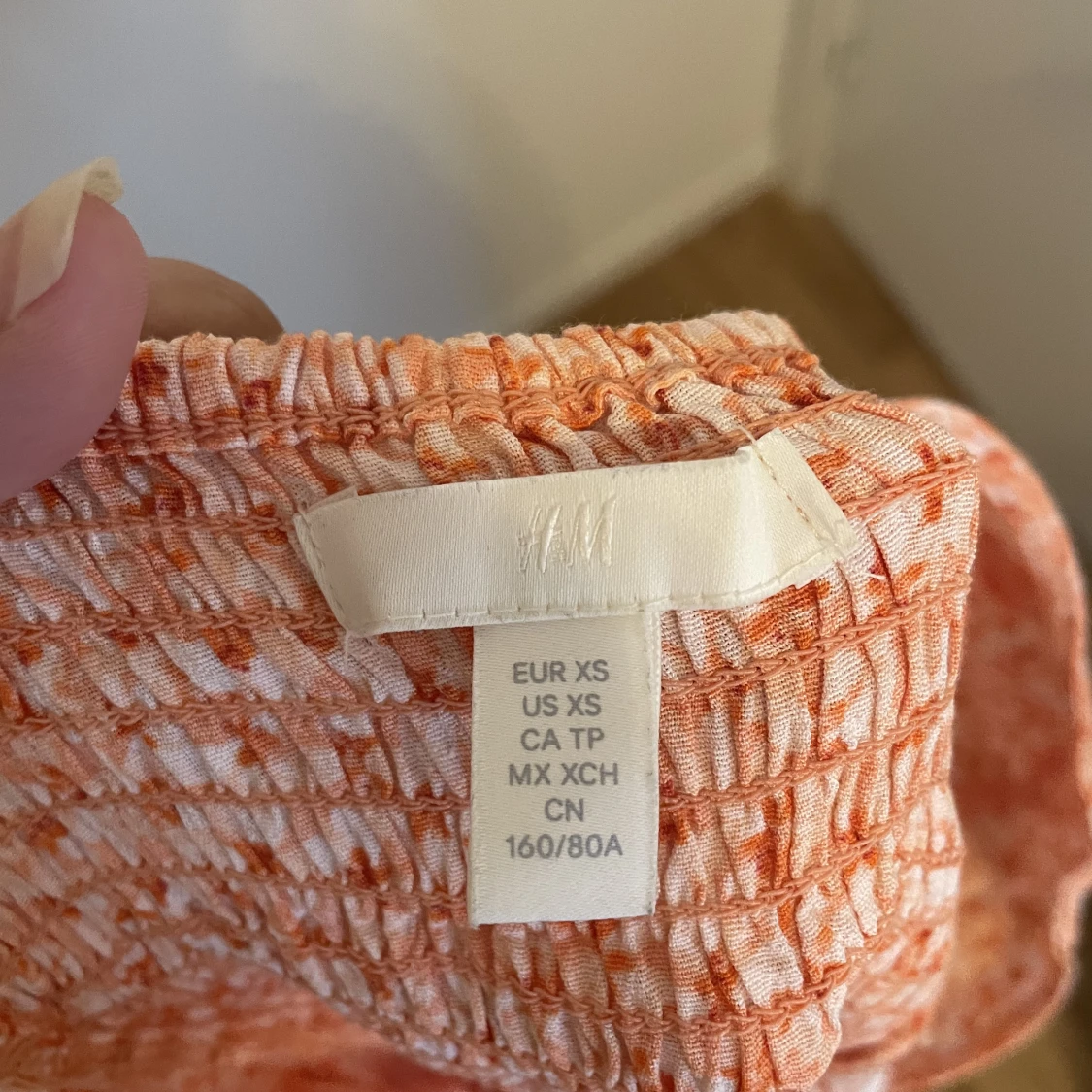 Orange blommig sommartopp.  - 91