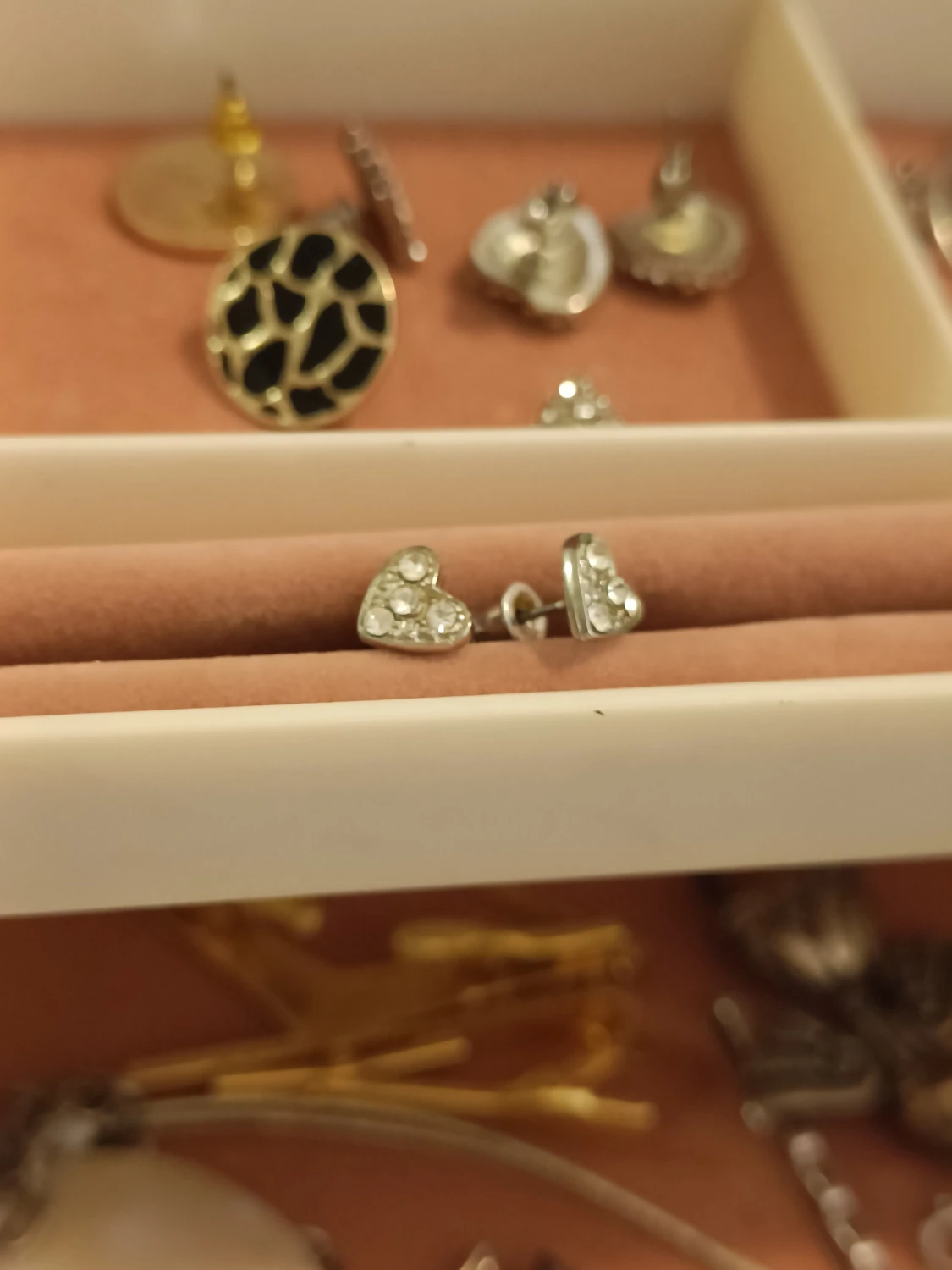 Små hjärtörhänge