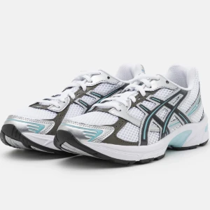 ASICS sneakers  - Superfina sneakers i storlek 37.5  Fåtal användning 🤍