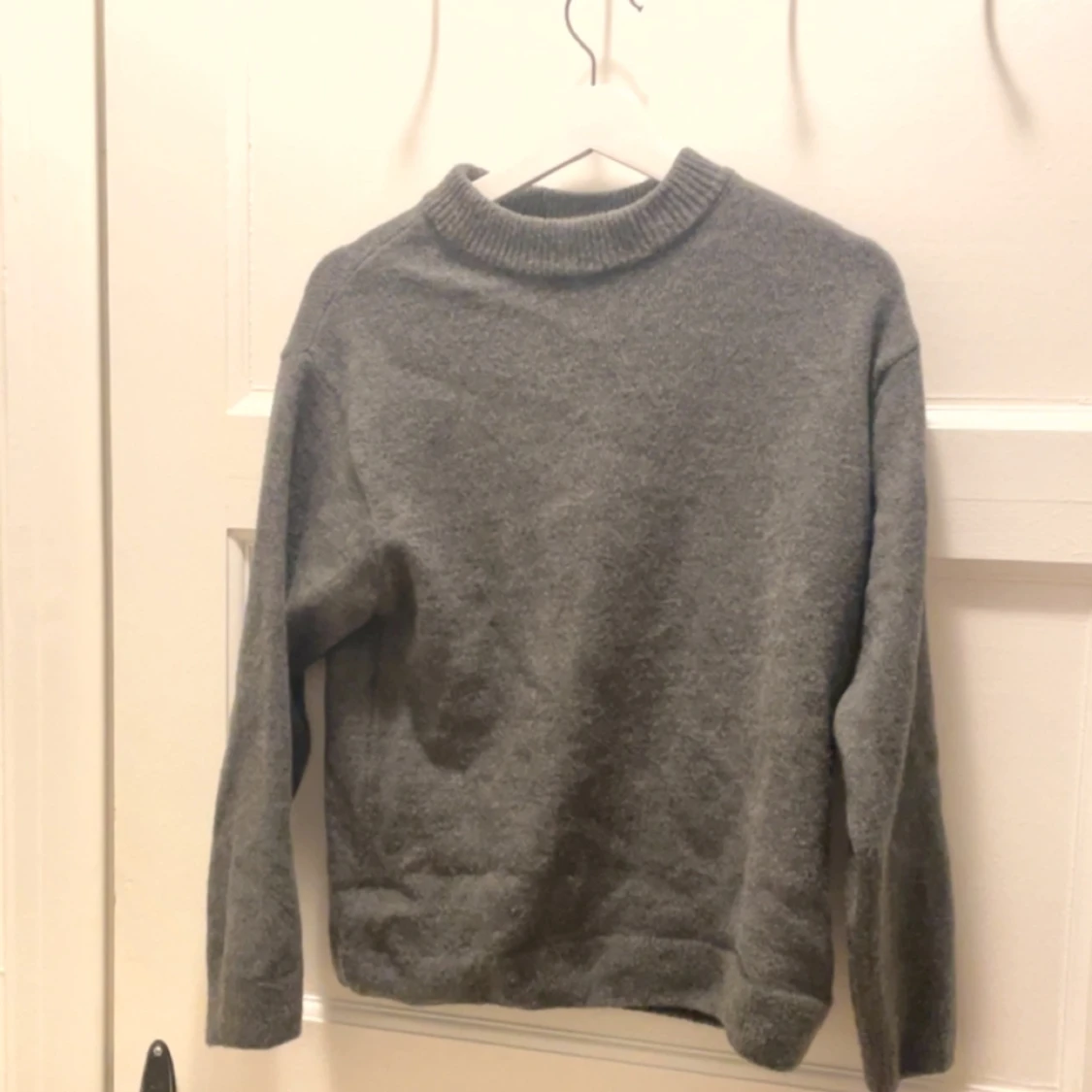 Mörkgrå Stickad tröja 