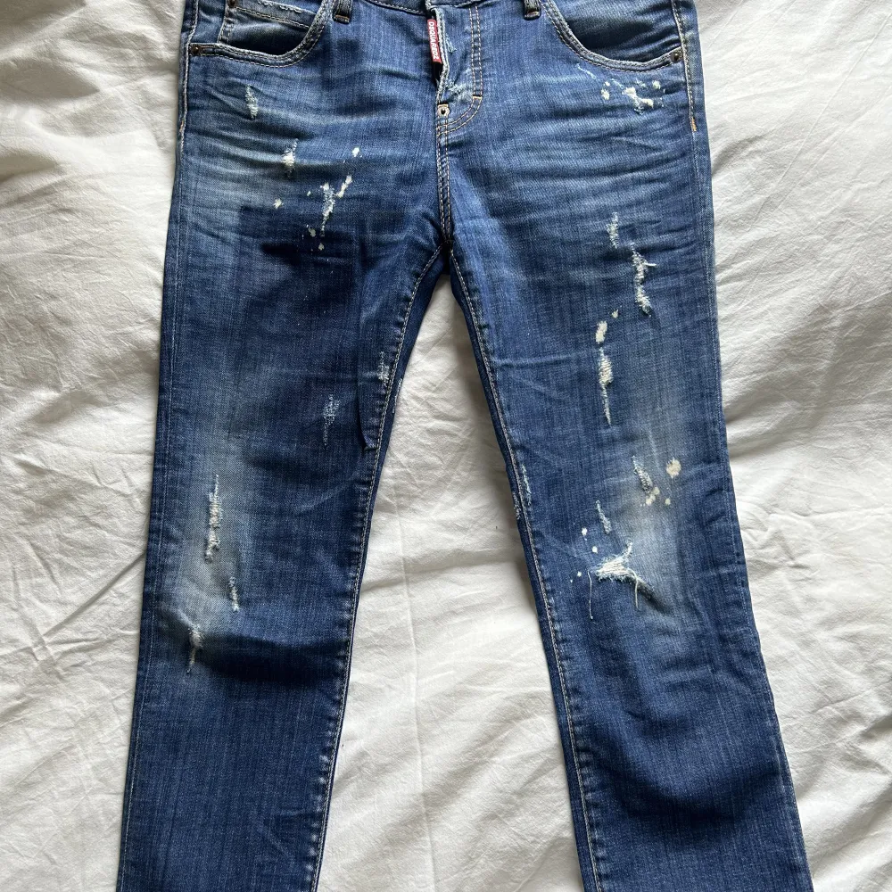 Dsquared byxor köpta ifrån Yoox Passar både XS och S  Värda 3500. Jeans & Byxor.