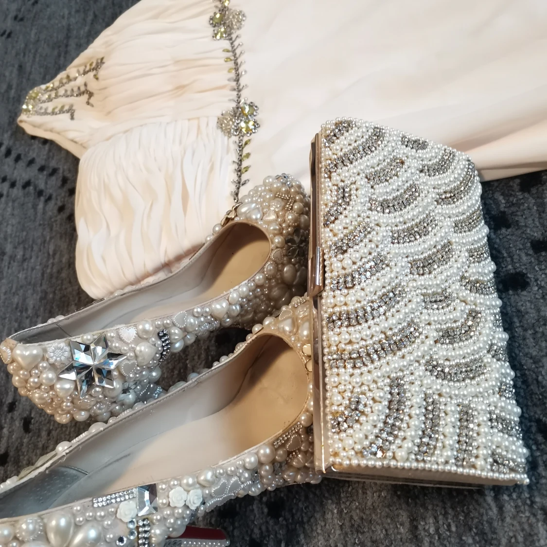 Festklänning och bröllopskor och väska  - 91