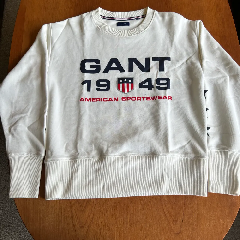Tuff vit Gant tröja i fint skick . Stl S . . Tröjor & Koftor.