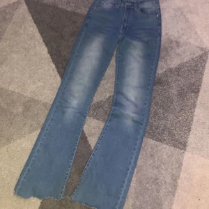 Säljer pågrund av oanvändning - Dem är i bra skick skulle jag säga, dem är lite slitna längst ner. Är jätte bekväma.