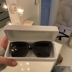 Chimi glasögon - Säljer nu mina chimi glasögon i super bra skick då dom i princip är nya. Dom är i modellen 008 och i fägen ginger och är grå isch. Kontakta för med info☺️