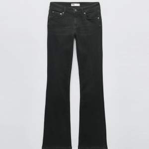 ”Jeans ZW the bootcut med låg midja” från Zara i storlek 38. 