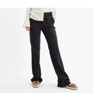 Inwear kostymbyxor  - Säljer dessa kostymbyxor fast i marinblått i storlek 38, uppsydda efter någon som är 166💗Använda typ 5 gånger, så dom är i jättebra skick💗