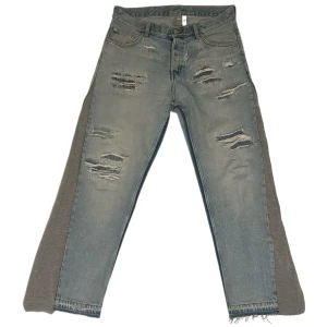1/1 custom hybrid Boro jeans  - Handgjorda av mig 🛠️   Lagad distressing   - Extra paneler av mjukistyg- passformen är lite mer straight fit -   Storlek 32w ca 32L pga öppen söm 