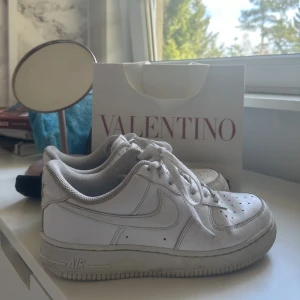 Air force 1 - Säljer dessa airforce 1 då, köp