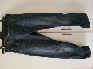 Jeans - Storlek: Small ( ≈ 29/32 ) Skick: nyskick/ använt skick Nypris ≈ 800-1000 kr  Inget defekt med byxorna.