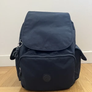 Kipling backpack - Light city, Clean and comfy. Barely used (less than 10 times) New price: 1169 kr