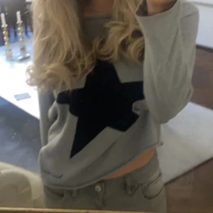 Tröja med stjärna - Jätte fin tröja som tyvär inte kommer till andvändindning längre