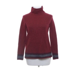 Röd polotröja Esprit  - Polotröja med lite Gilmore girls vibe från Esprit 🫶🫶storlek S! Kontakta mig gärna innan ni trycker köp nu❤️