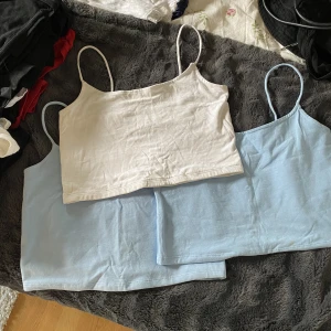 Linne - Säljer dessa 3 croppade linnen, köp alla för 50 kr