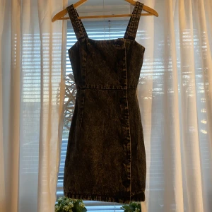  Jeans klänning - Har använt den några gånger men det har blivit för liten för mig 