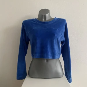 Croppd tröja  - Vintage dropped tröja, mjuk och skön material 