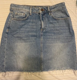 Jean kjol - Jeanskjol från bikbok knappt använd  Storlek s Finns i Umeå 