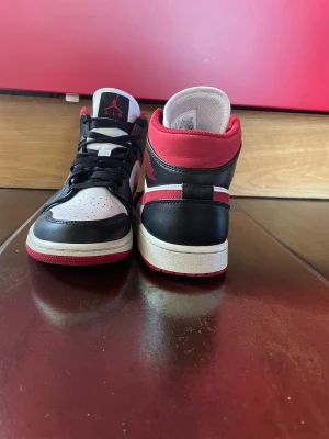 Jordans 1  - Använda fåtal gånger nyskick. 