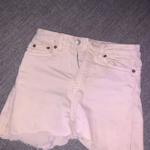 Använder int  - Beige short 